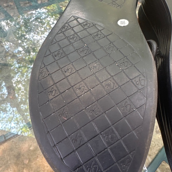 Donald Pliner Fifi Thong Sandals - Black - Size 9 - Picture 6 of 9